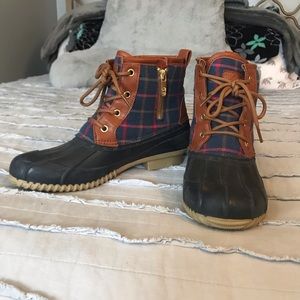 Plaid Tommy Hilfiger duck boots